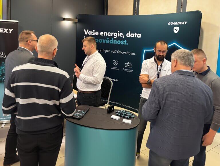 The Guardexy team presents the topic of PV cybersecurity to municipal representatives at an energy conference